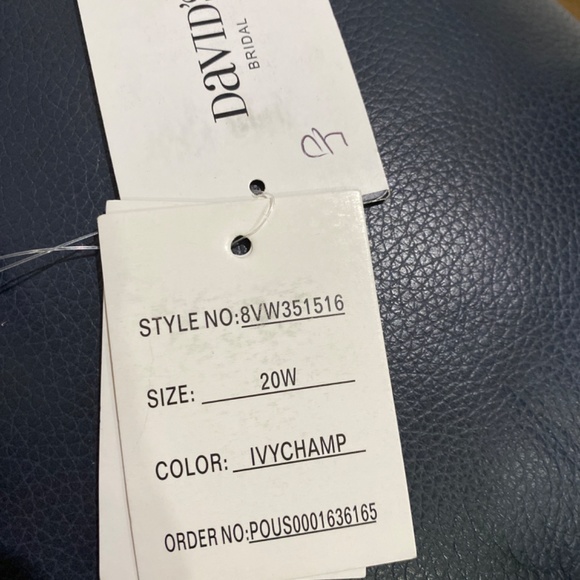 Vera Wang Wrap dress. - Picture 4 of 4